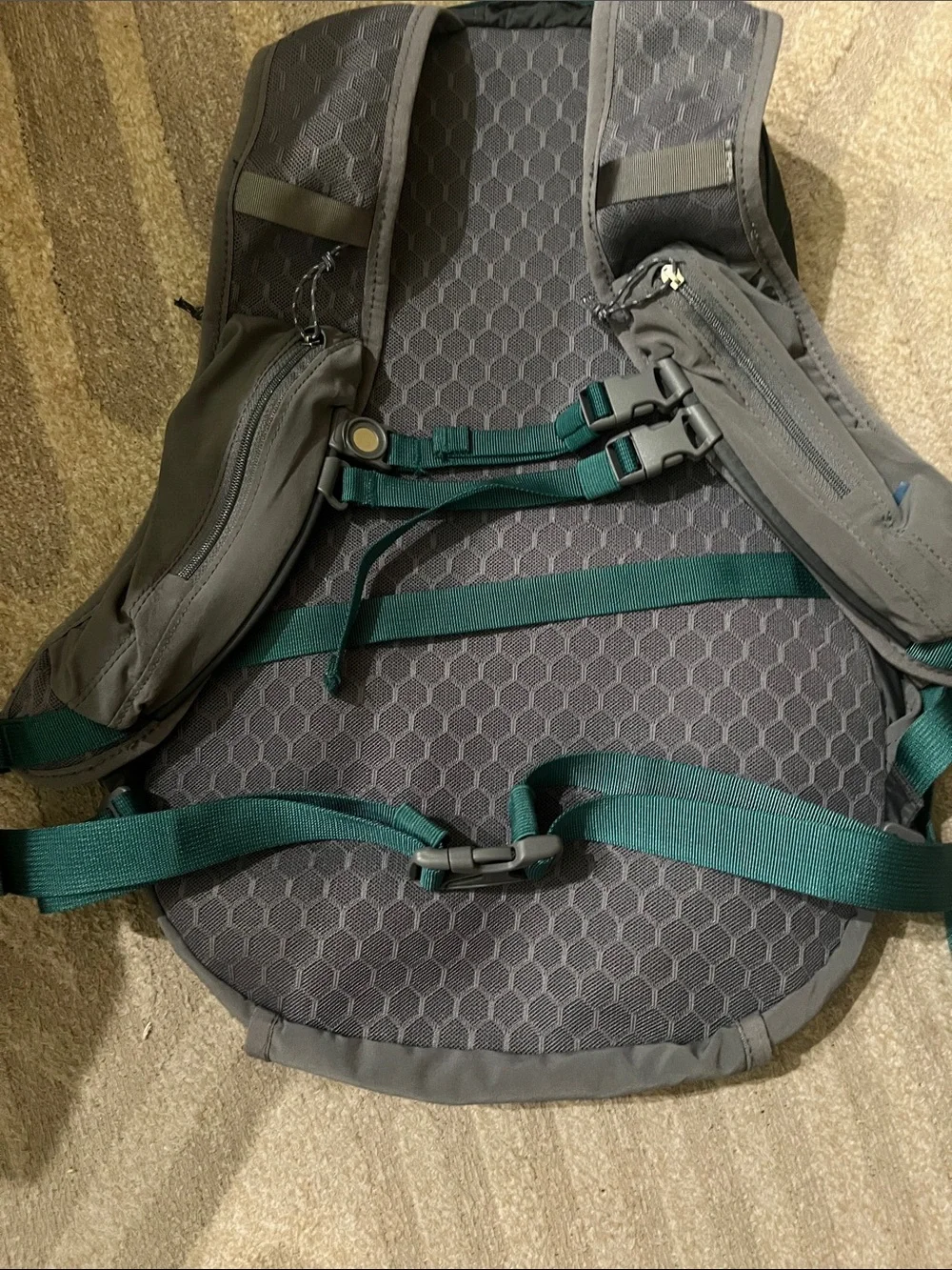 NATHAN Crossover Hydration Pack Gray  without bladder.